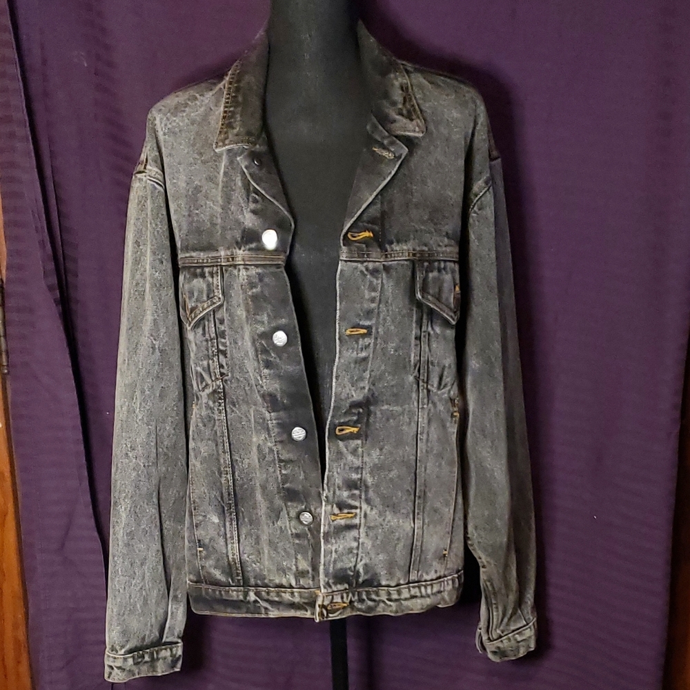 Harley Davidson denim Jacket. RARE Edgy stonewash